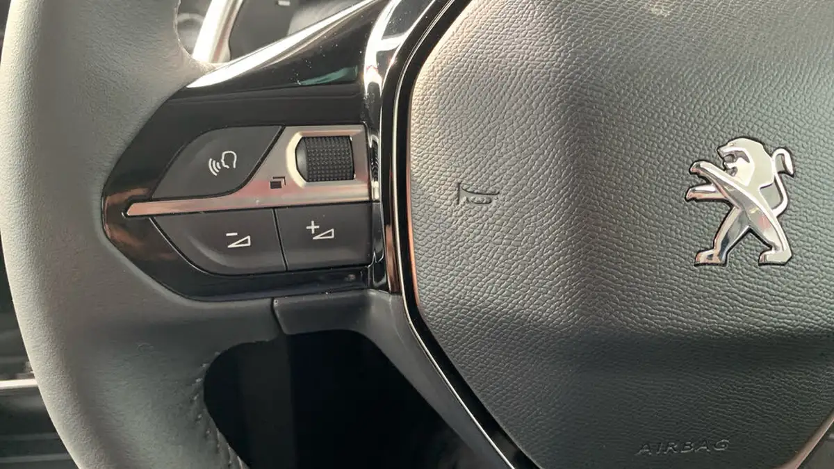 2022-peugeot-208-12-puretech-allure-premium-100bhp-eat8-big-22