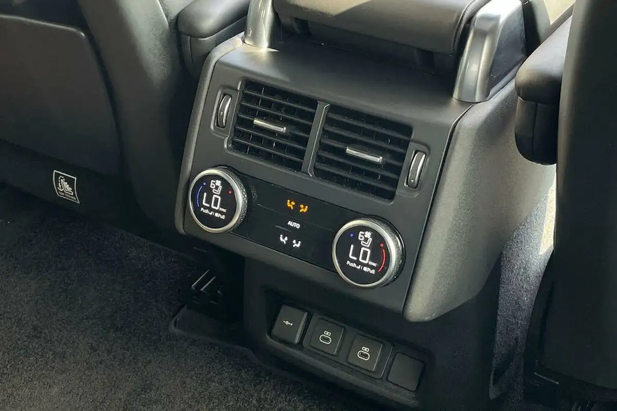 2024-land-rover-discovery-30-d300-metropolitan-edition-big-53