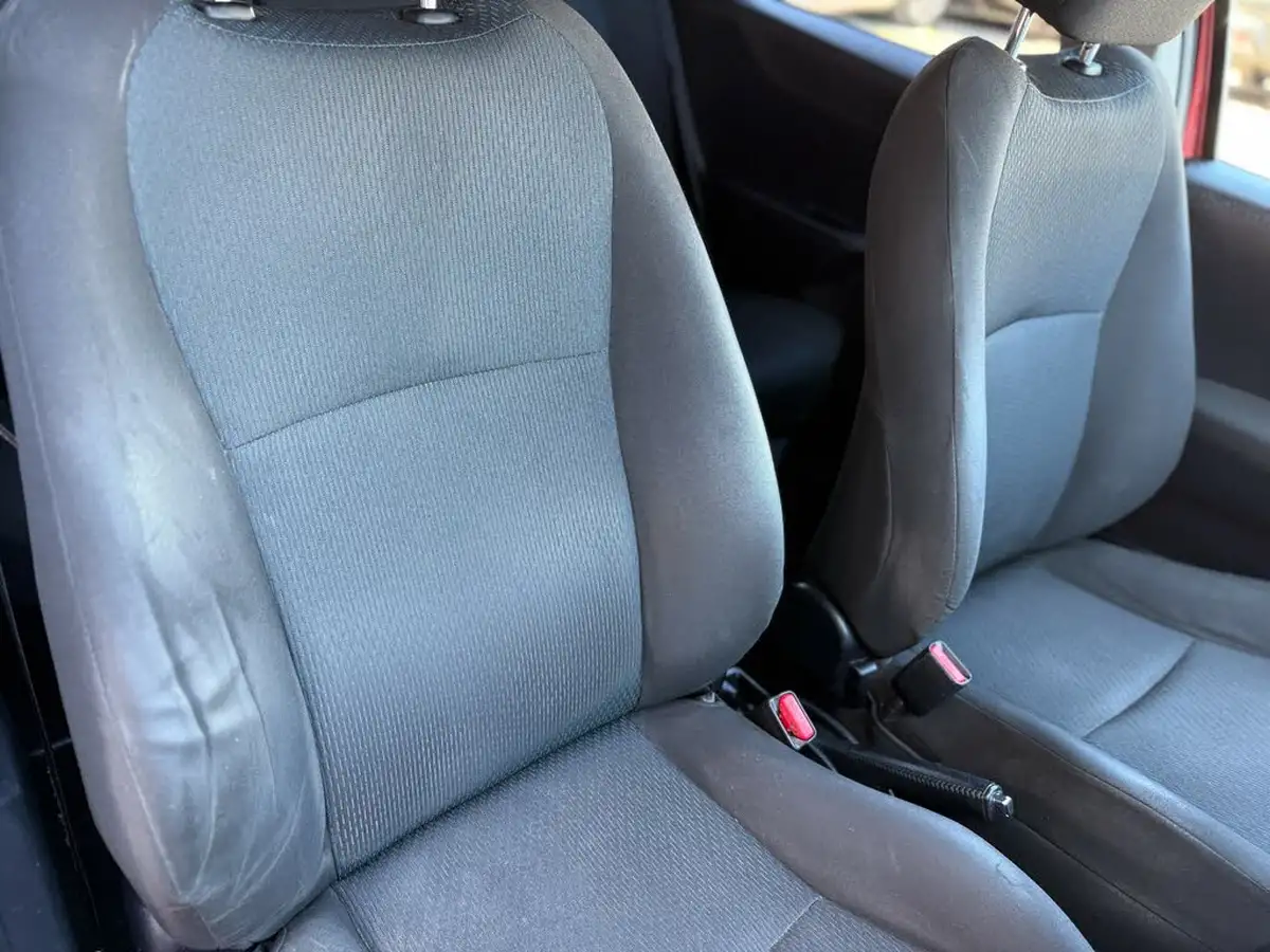2013-toyota-yaris-15-vvt-i-t4-big-41