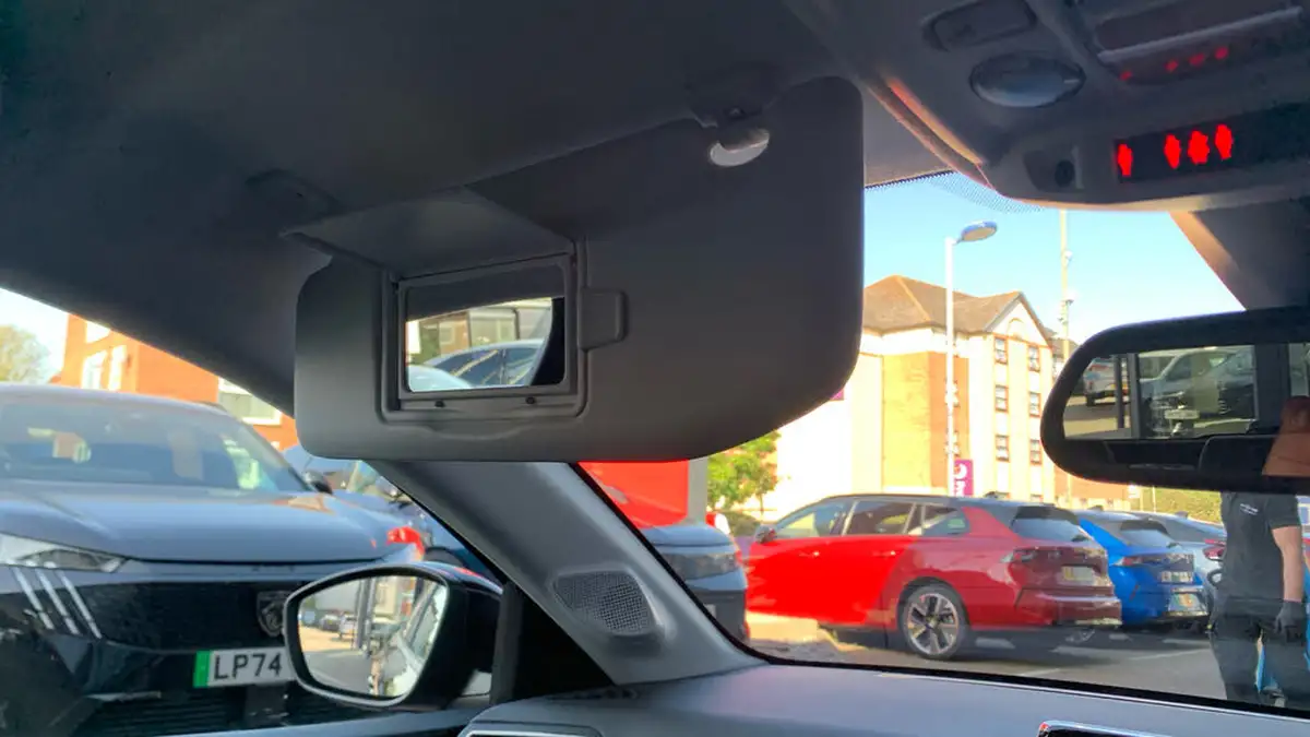2023-peugeot-208-12-puretech-allure-premium-100ps-eat8-big-35