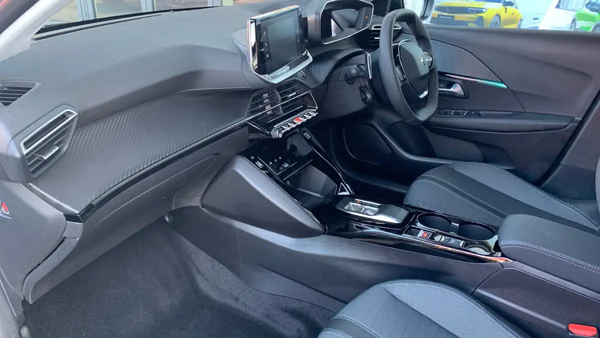 2023-peugeot-208-12-puretech-allure-premium-100ps-eat8-big-11