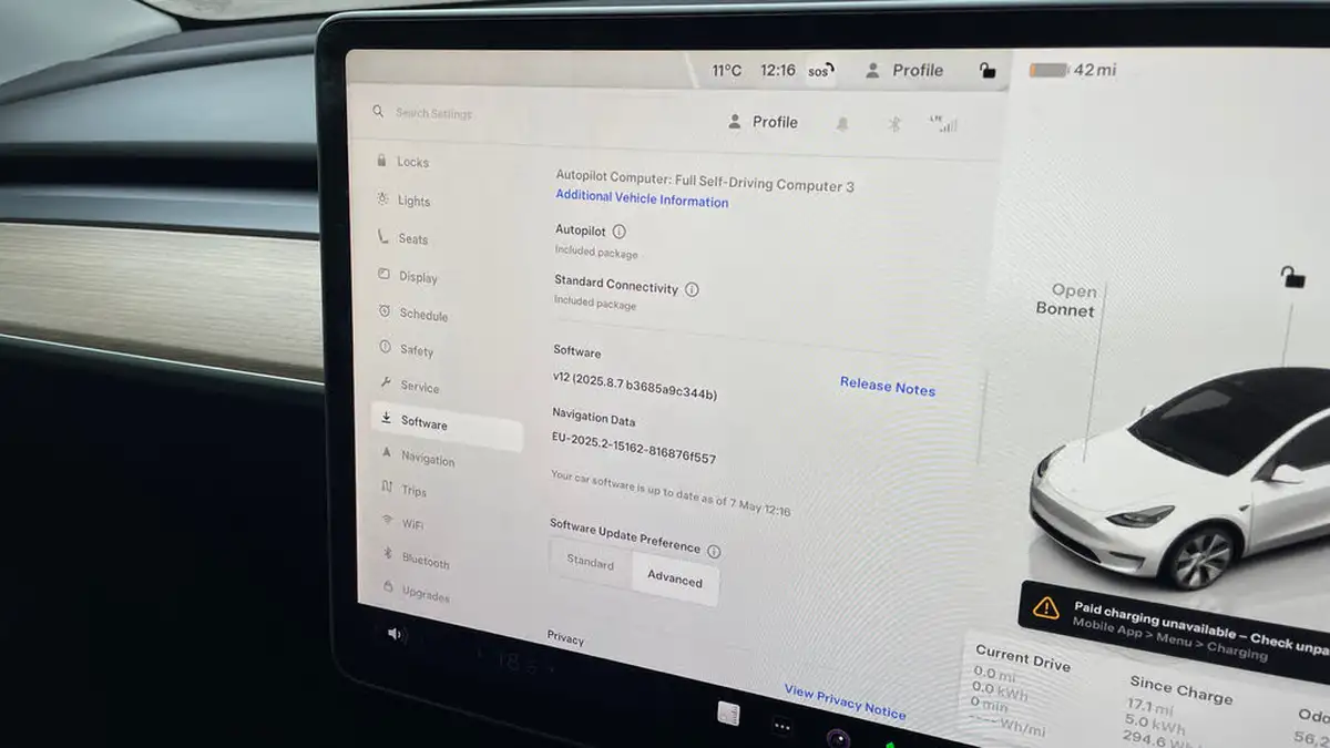2022-tesla-model-y-e-long-range-big-28