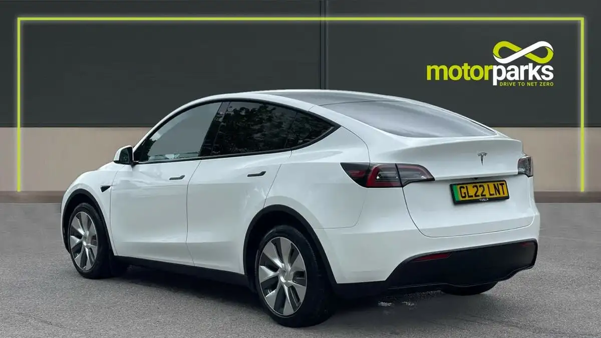 2022-tesla-model-y-e-long-range-big-4