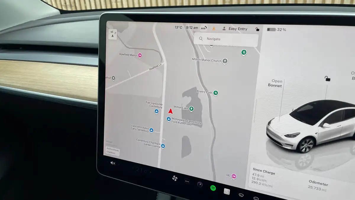 2022-tesla-model-y-e-long-range-big-27
