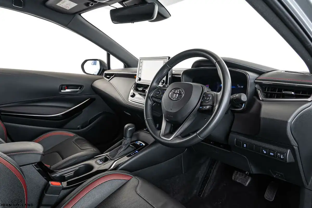 2022-toyota-corolla-20-vvt-i-excel-181bhp-trk-hatchback-big-2