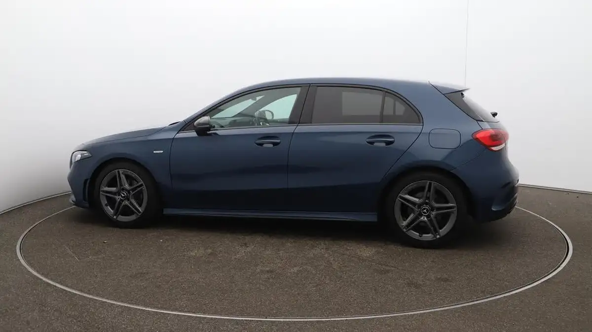 2022-mercedes-benz-a-class-13-a200-amg-line-edition-executive-hatchback-5d-big-60
