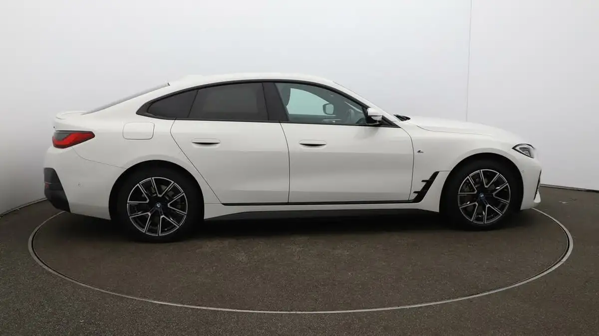 2022-bmw-i4-e-edrive40-m-sport-big-44