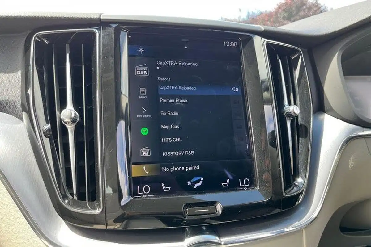 2021-volvo-xc60-20-b5-momentum-awd-big-25