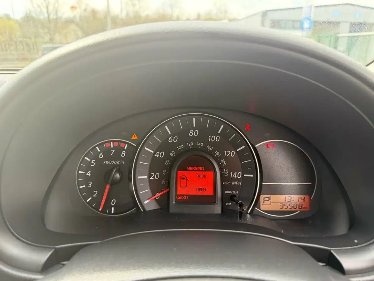 2014-nissan-micra-12-acenta-80ps-cvt-big-29
