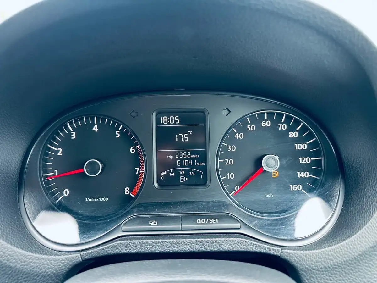 2010-volkswagen-polo-12-s-5d-big-34