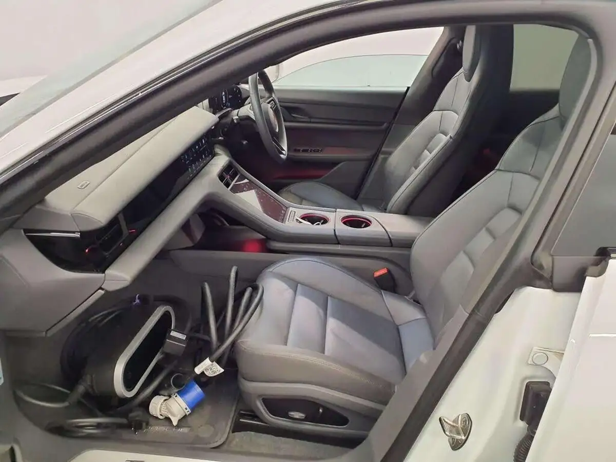 2020-porsche-taycan-e-4s-530ps-big-15