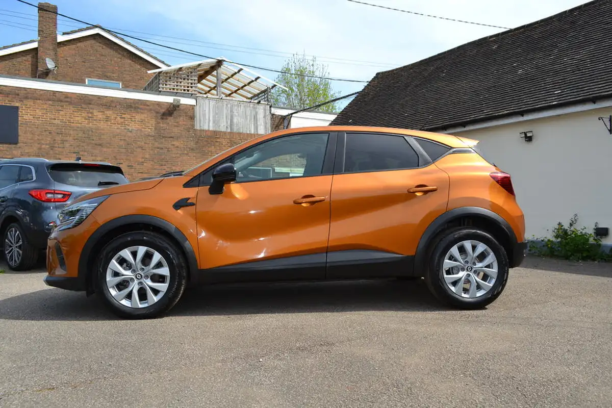 2022-renault-captur-13-tce-iconic-edition-edc-auto-big-4