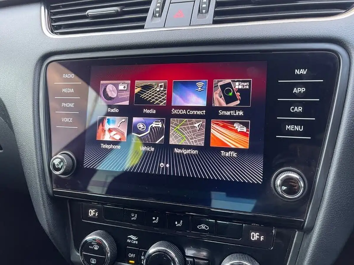2019-skoda-octavia-20-tsi-vrs-hatchback-dsg-big-19