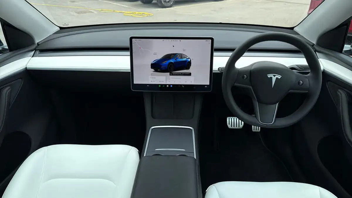 2023-tesla-model-y-e-performance-big-13