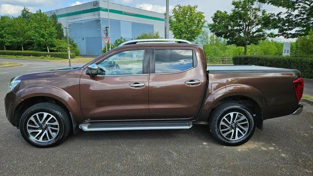 2017-nissan-navara-23dci-tekna-big-3