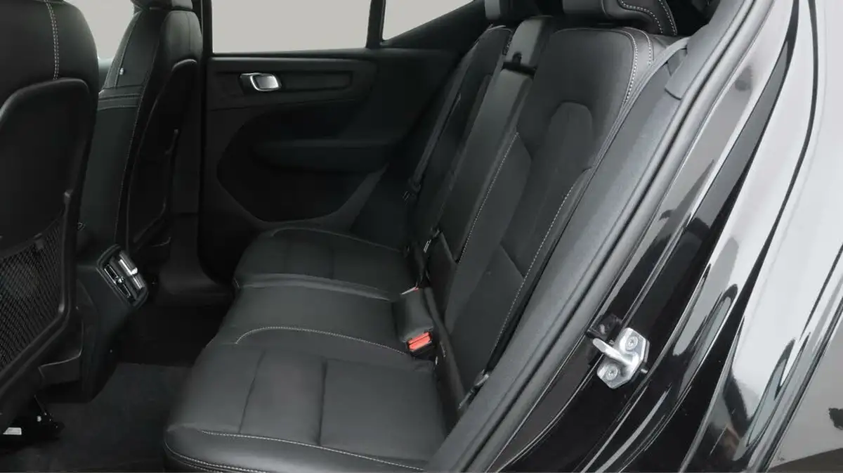 2019-volvo-xc40-20td-d3-momentum-big-16