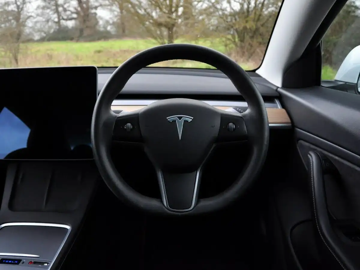 2020-tesla-model-3-e-long-range-big-75