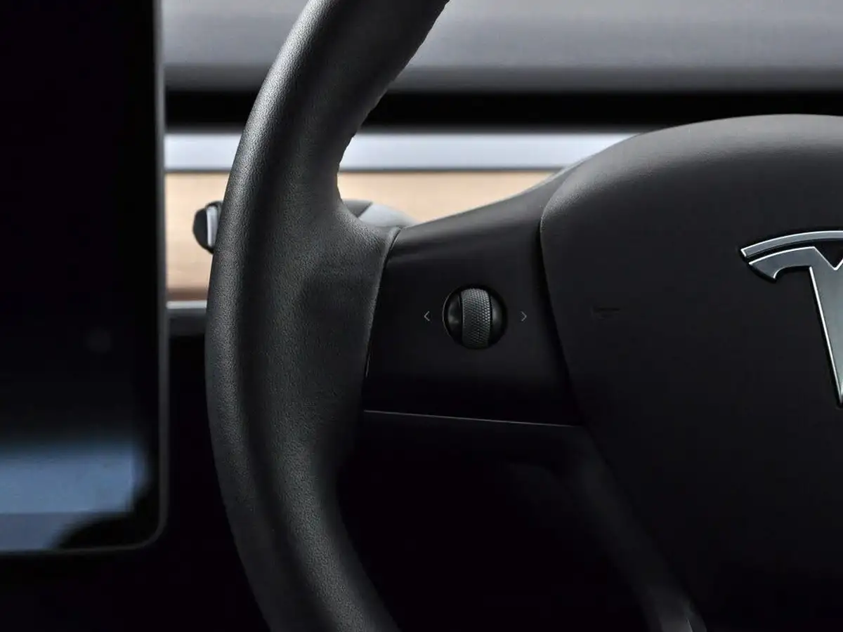 2020-tesla-model-3-e-long-range-big-51