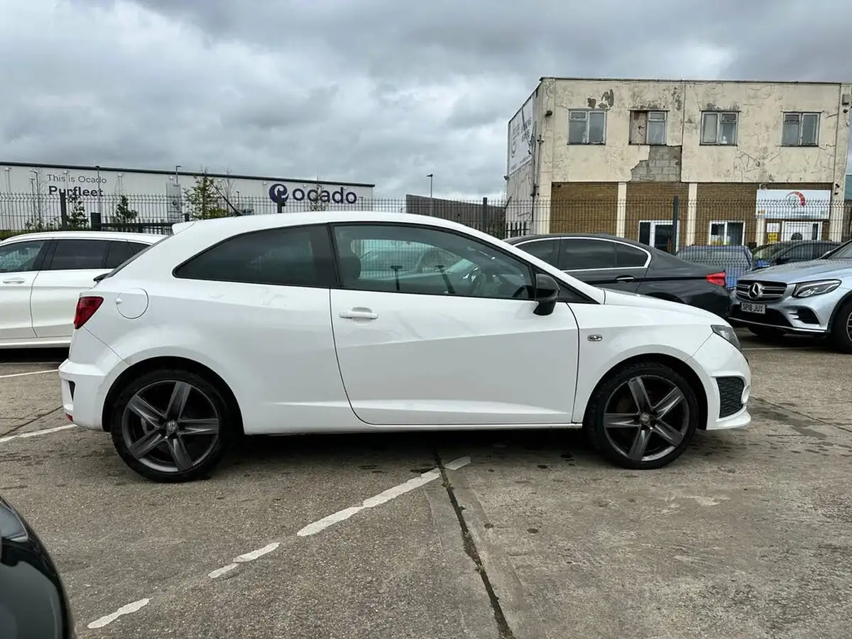 2010-seat-ibiza-14-bocanegra-big-16