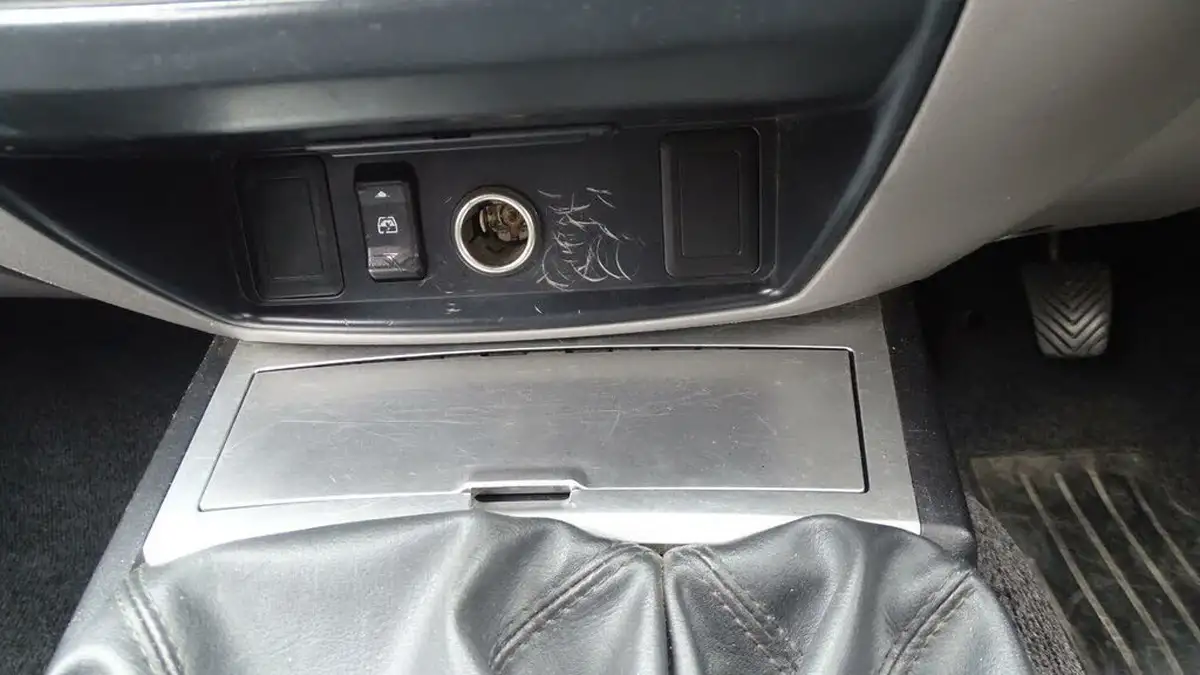 2010-mitsubishi-l200-25td-trojan-big-47