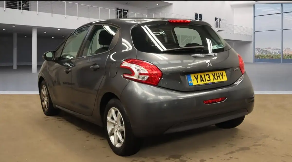 2013-peugeot-208-12-active-5d-big-4