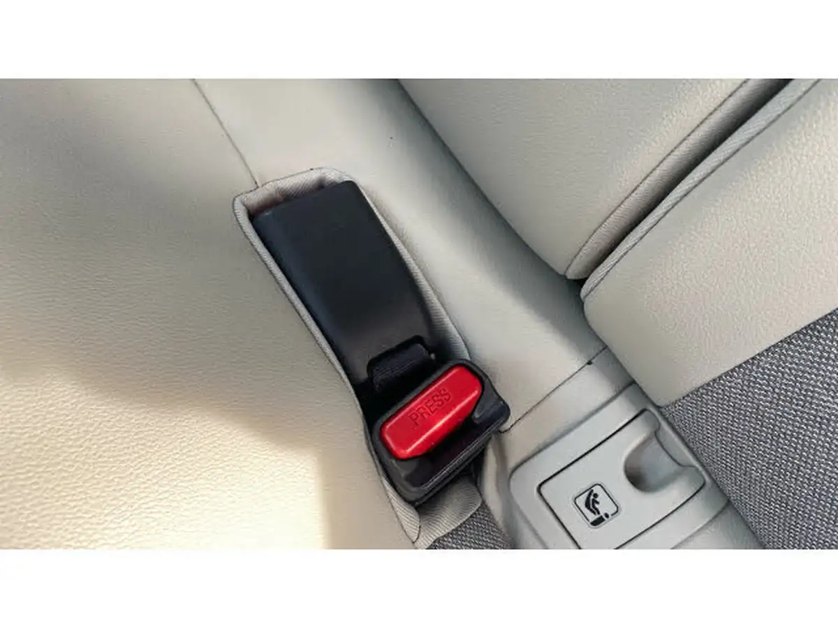 2021-toyota-yaris-15-vvt-i-excel-big-16