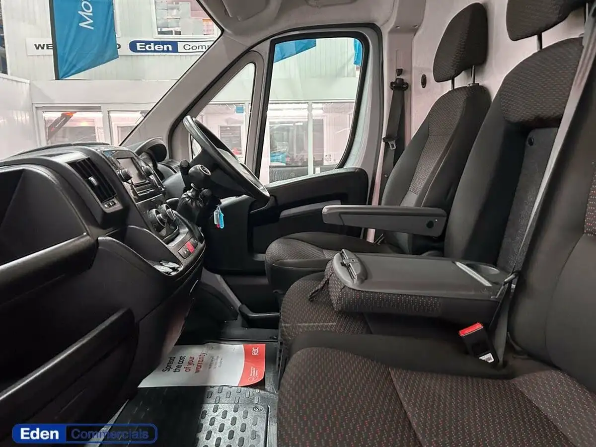 2022-citroen-relay-22bluehdi-35-l3h2-enterprise-panel-big-11