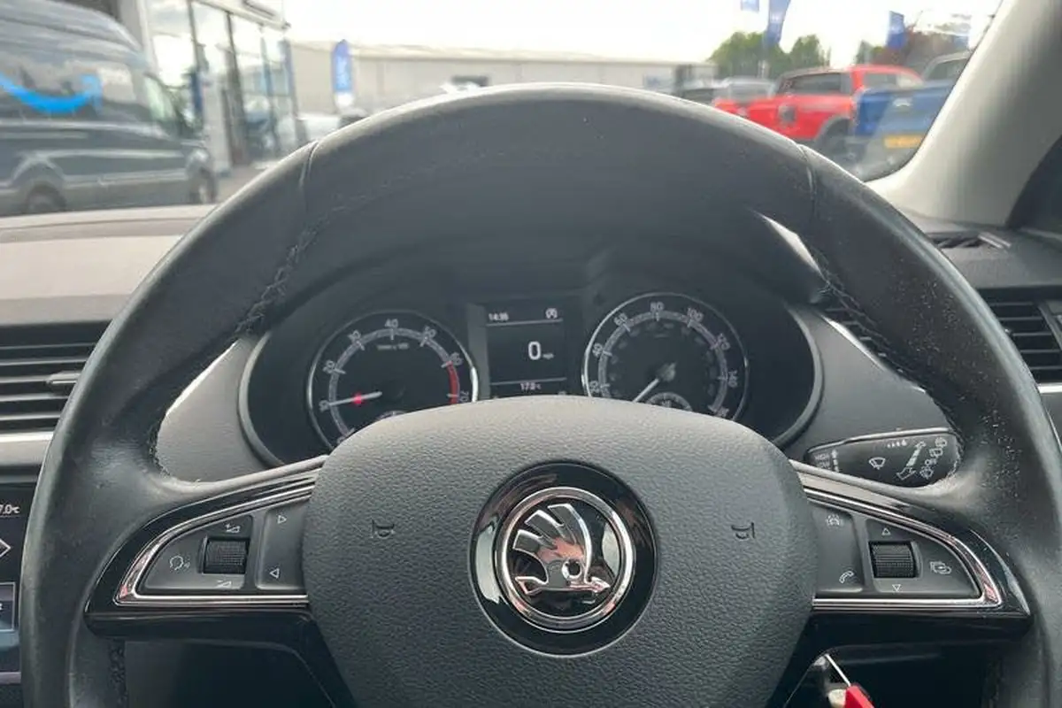 2018-skoda-octavia-10-tsi-se-estate-big-11