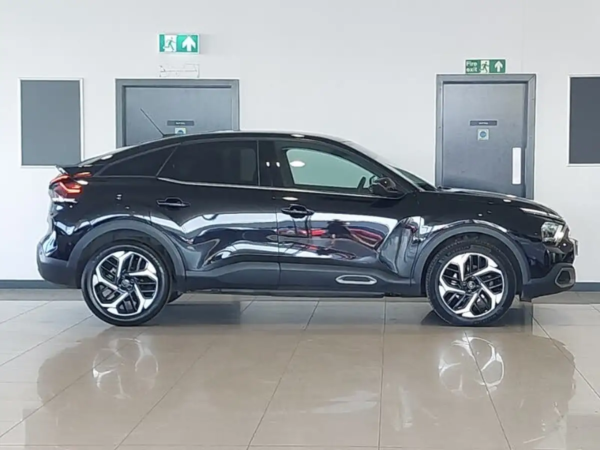 2022-citroen-c4-12-puretech-shine-130ps-big-2