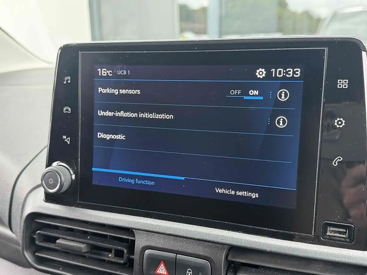 2019-peugeot-partner-15-bluehdi-1000-professional-100ps-eu6dt-panel-big-34