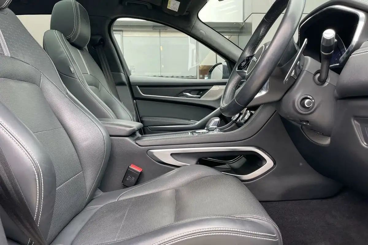 2021-jaguar-f-pace-20-d200-r-dynamic-hse-mhev-big-20