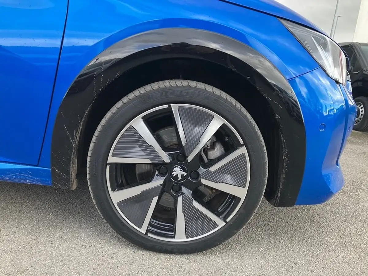 2021-peugeot-208-e-gt-premium-big-7