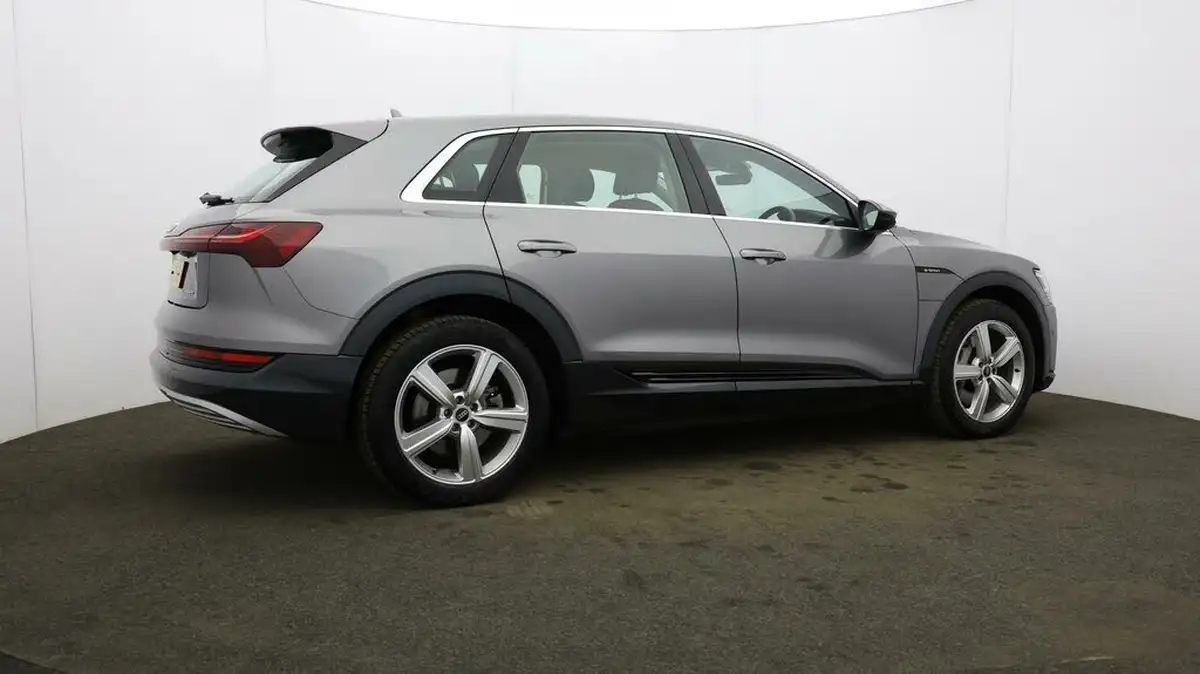 2021-audi-e-tron-50e-technik-station-wagon-big-59