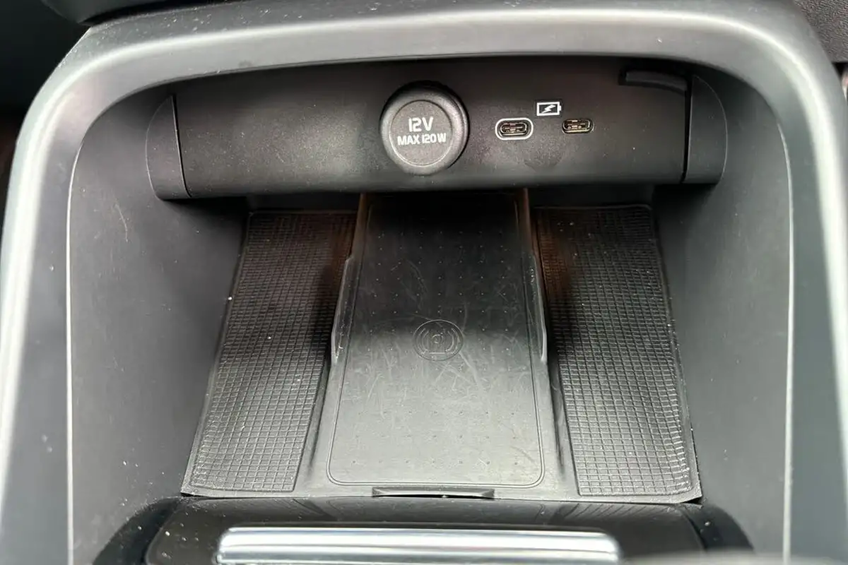 2024-volvo-xc40-20-b3-plus-big-37