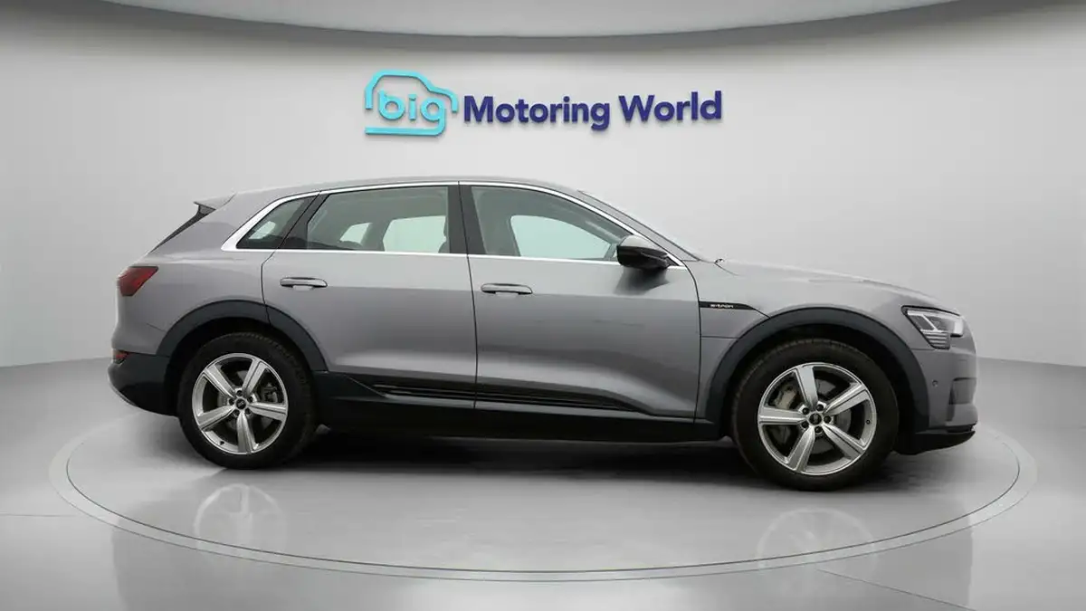 2021-audi-e-tron-50e-technik-station-wagon-big-7