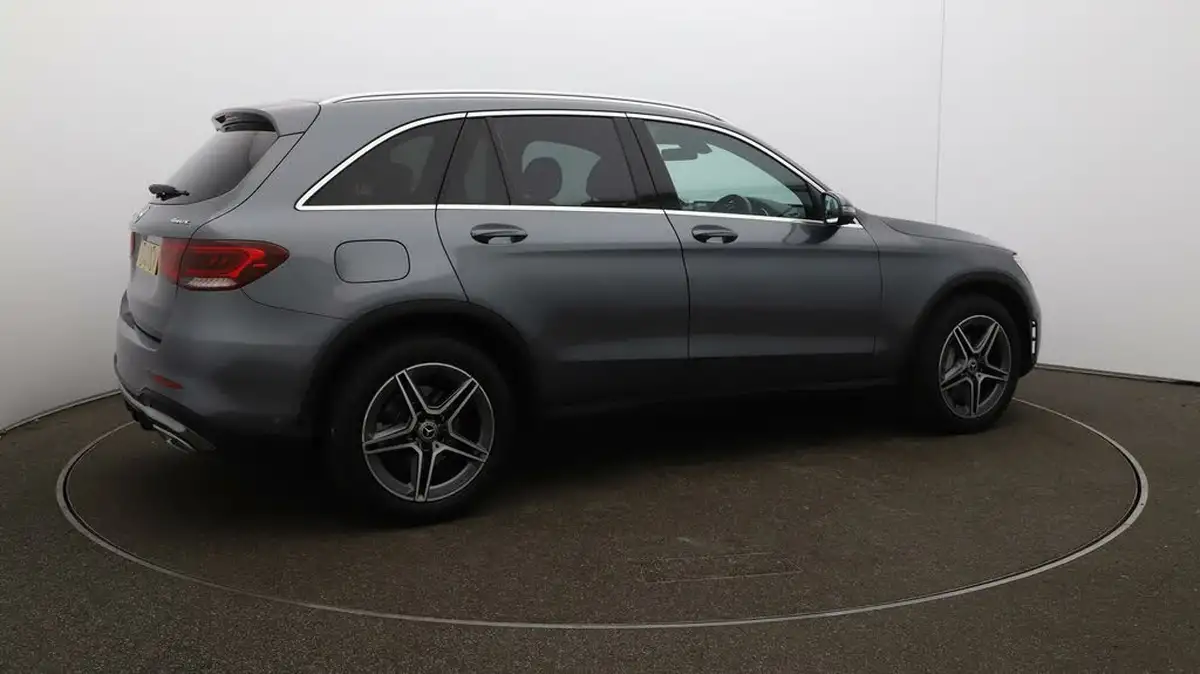 2022-mercedes-benz-glc-class-20d-glc220d-amg-line-195ps-station-wagon-5d-1950cc-4matic-plus-big-50