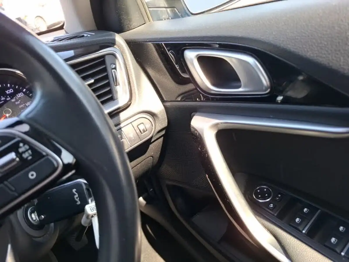 2022-kia-xceed-10-t-gdi-connect-big-16