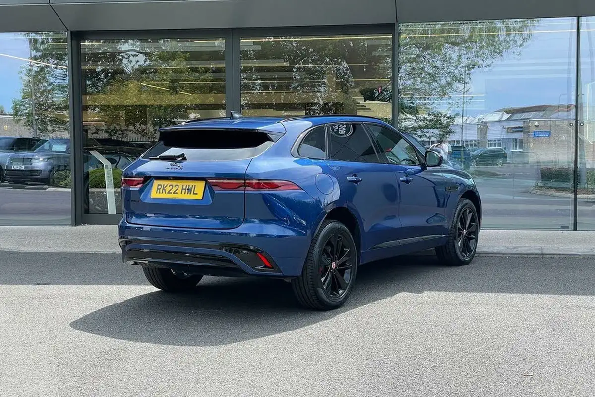 2022-jaguar-f-pace-20-d200-r-dynamic-black-big-6