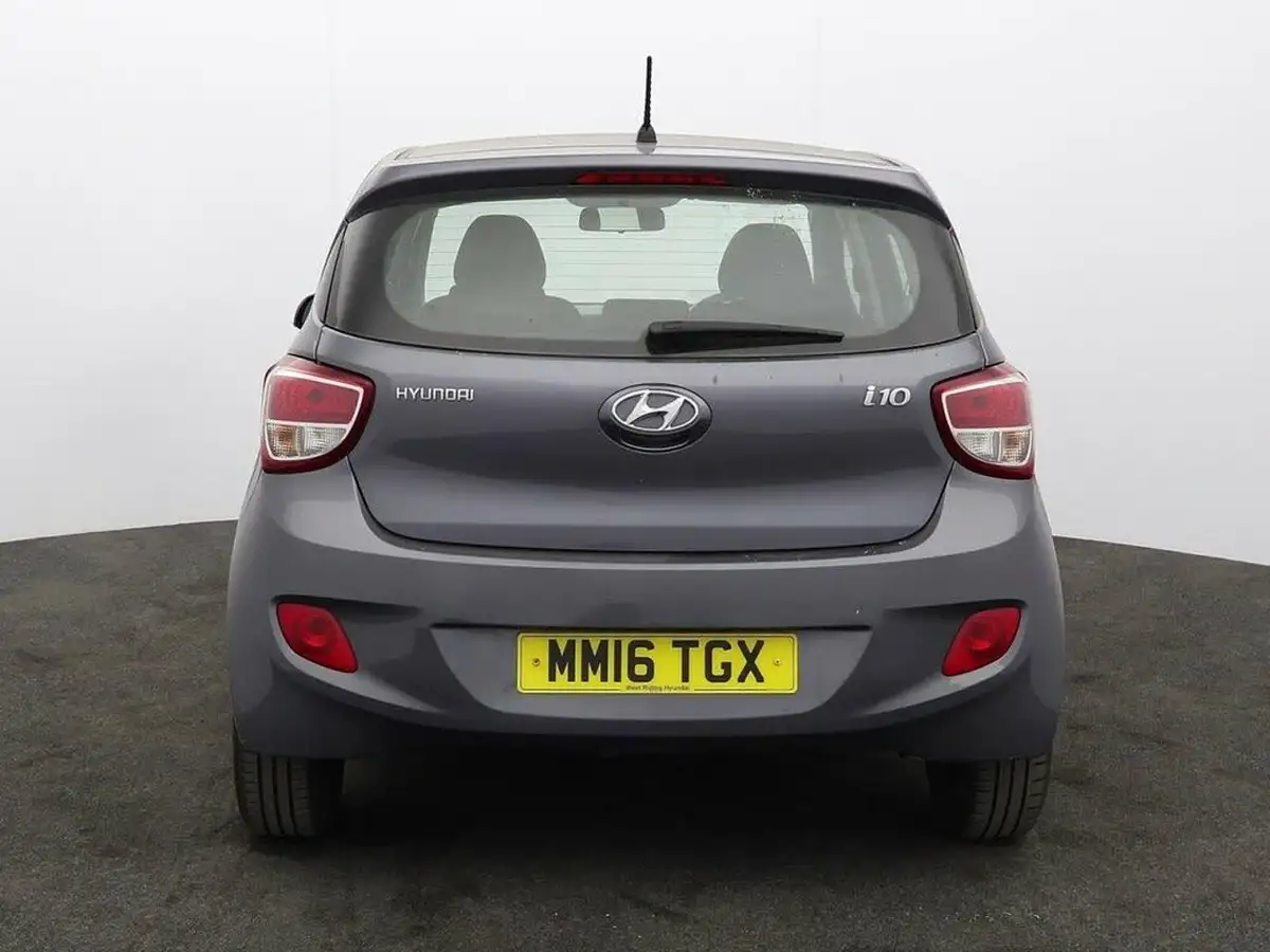 2016-hyundai-i10-12-premium-auto-big-8