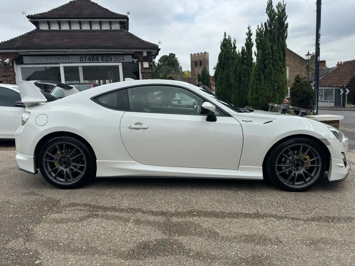 2015-toyota-gt86-20-aero-big-6