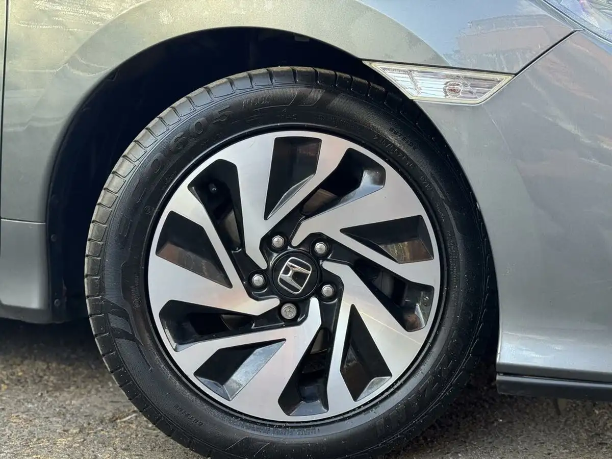 2019-honda-civic-10-vtec-turbo-se-hatchback-5d-big-6