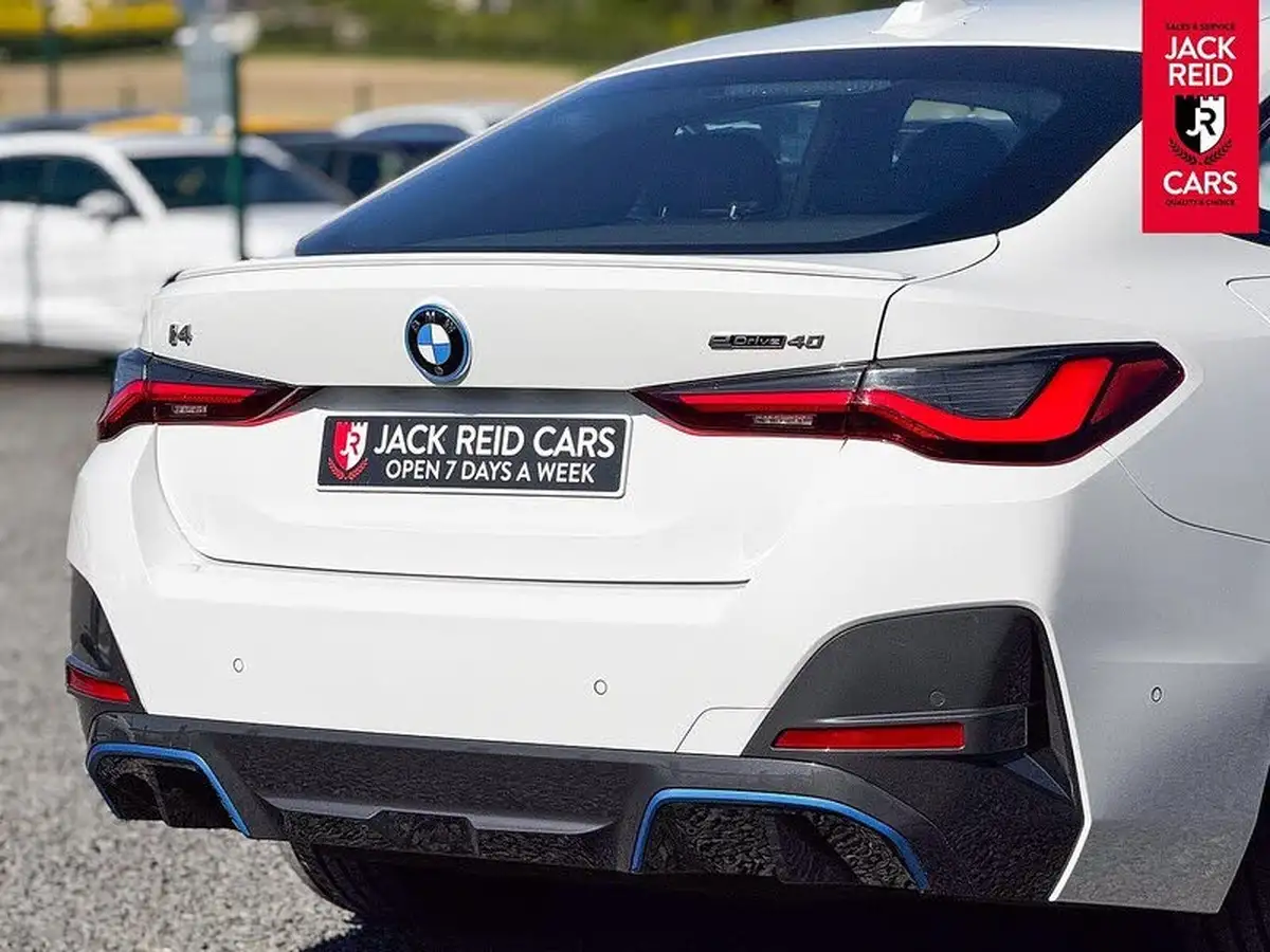 2022-bmw-i4-e-edrive40-m-sport-big-6