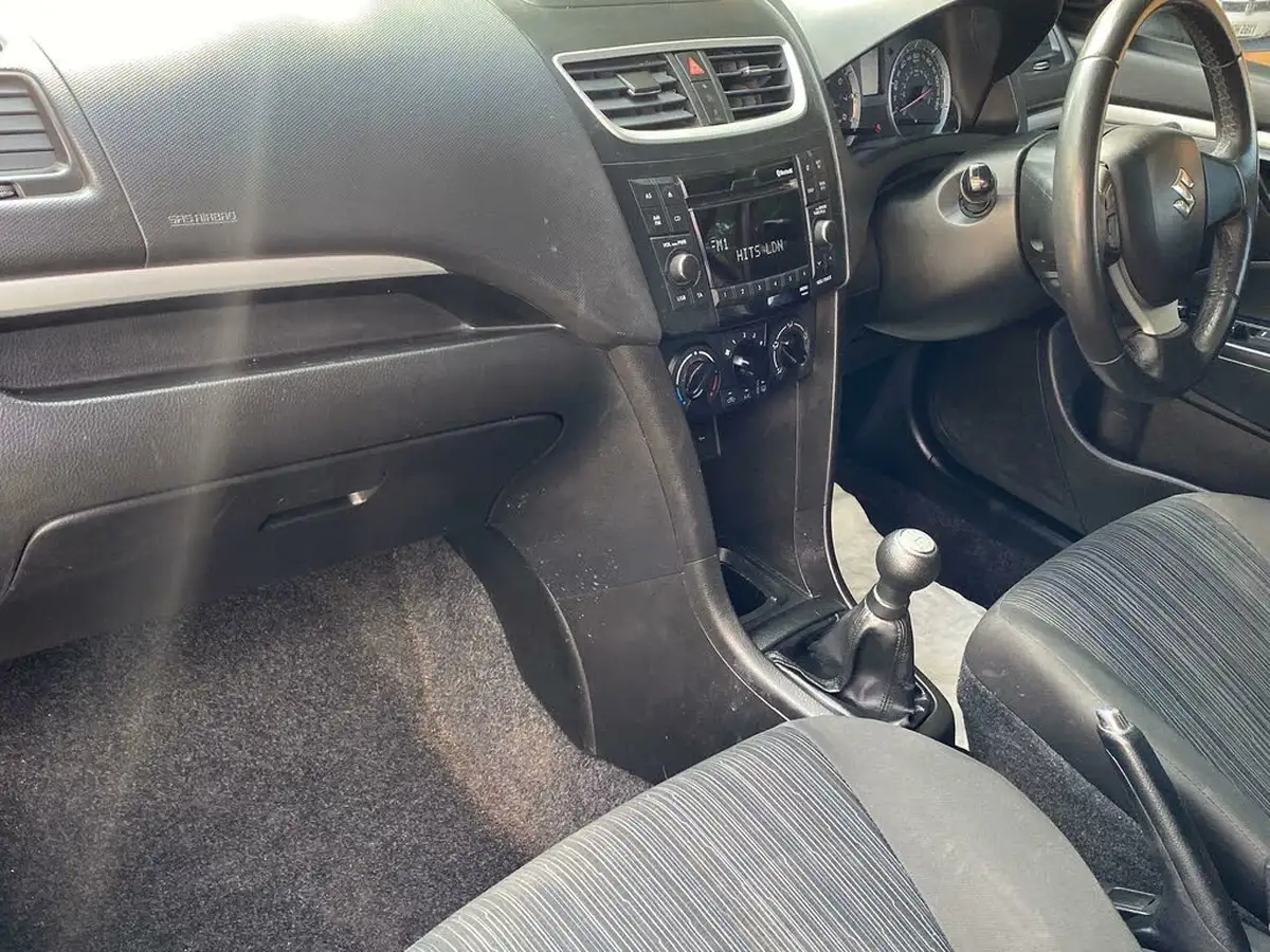 2014-suzuki-swift-12-sz-l-5d-big-41