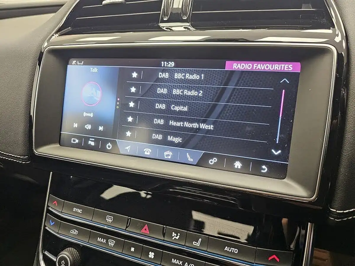 2019-jaguar-xe-20i-r-sport-200ps-big-28