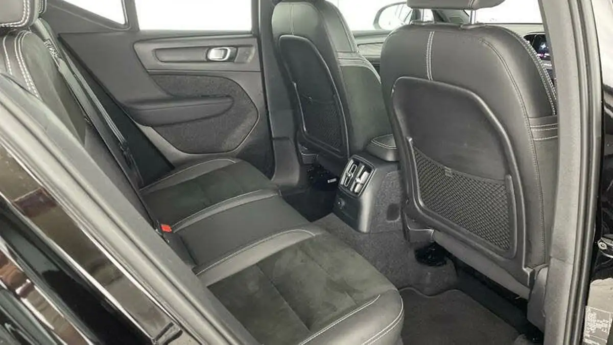 2022-volvo-xc40-15-t4-r-design-big-13