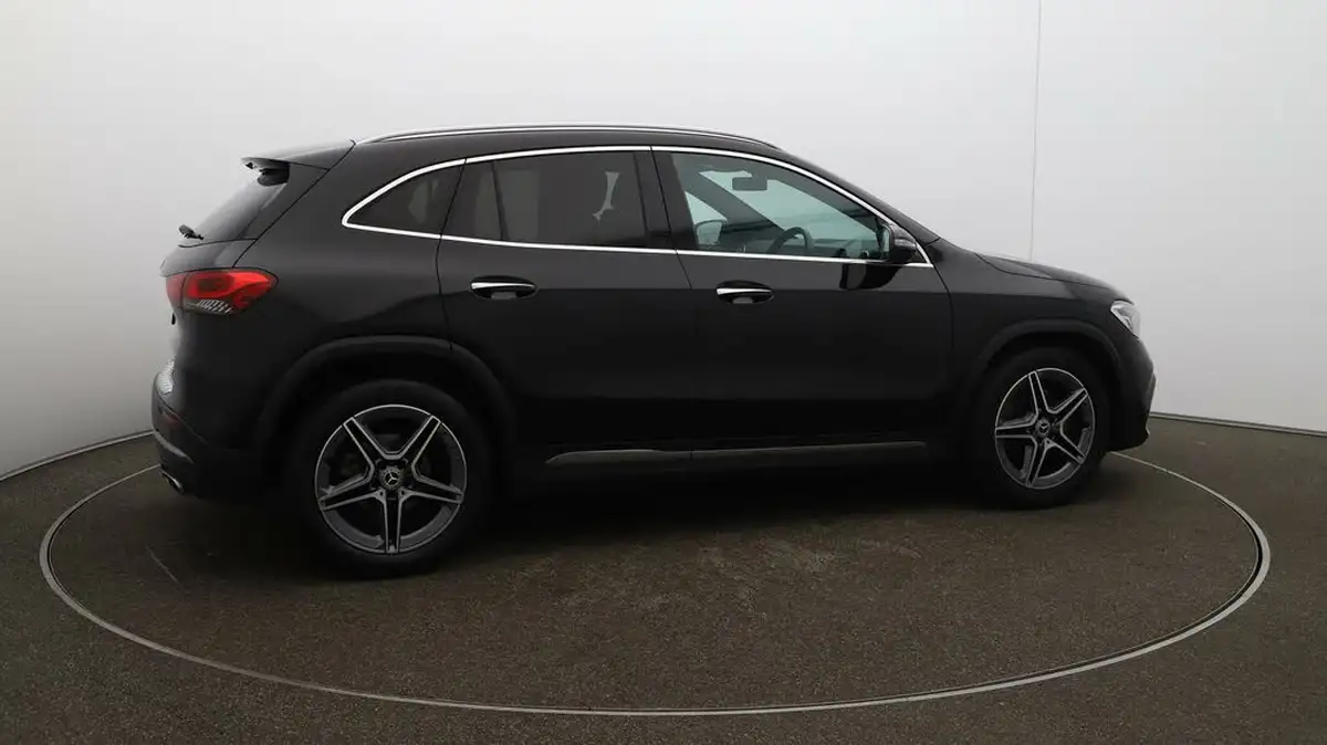 2022-mercedes-benz-gla-class-13-gla-180-amg-line-premium-big-42