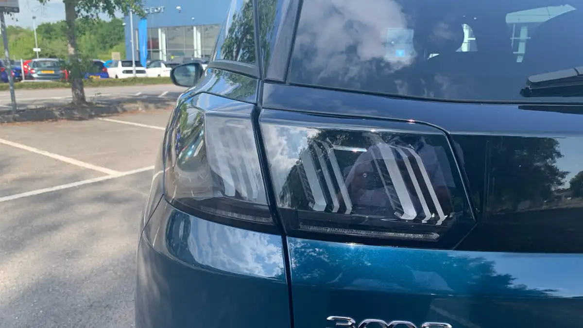 2022-peugeot-3008-suv-12-puretech-allure-premium-eat8-big-37