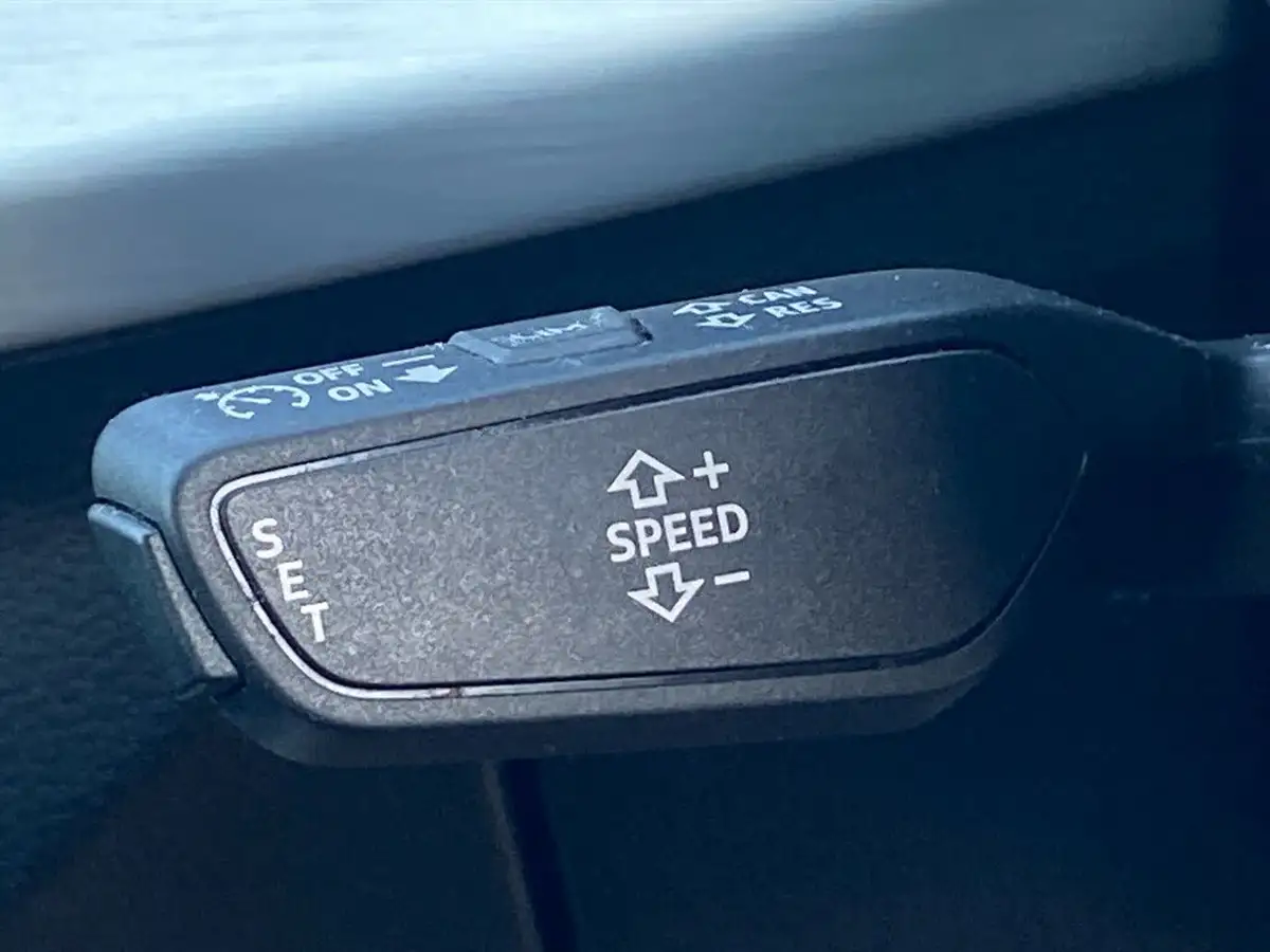 2021-audi-q2-10-30-tfsi-black-edition-big-27