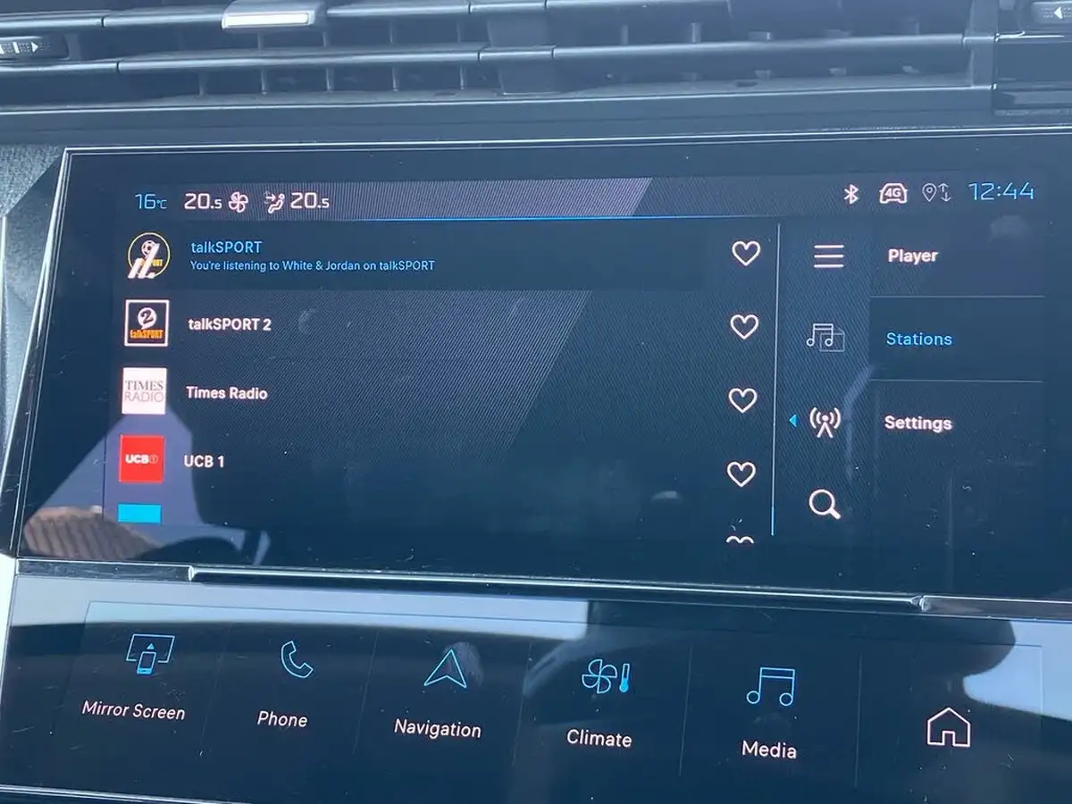 2022-peugeot-308-sw-12-puretech-allure-premium-station-wagon-eat8-big-10