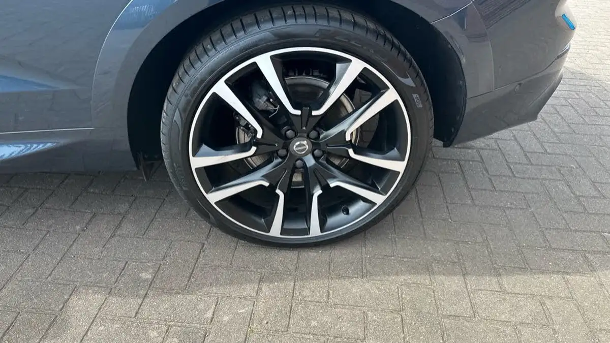 2022-volvo-xc60-20-t8-r-design-pro-455bhp-plug-in-hybrid-big-42